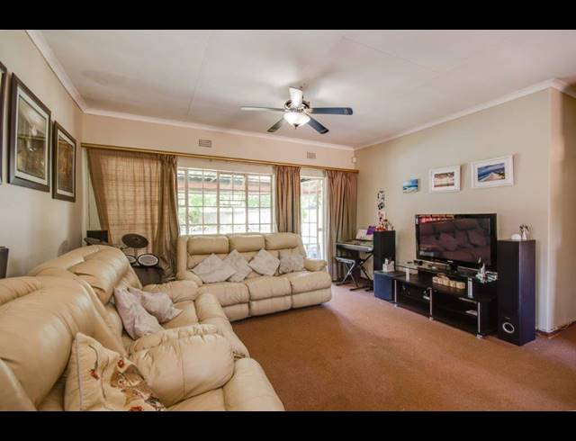 4 BEDROOM HOUSE TO LET IN FOURWAYS